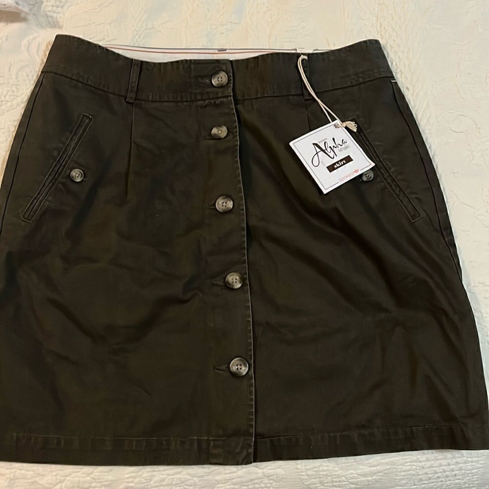 Dockers skirt